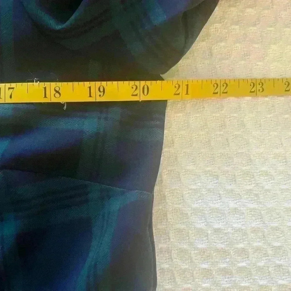 J. Crew Navy & Green Tartan Plaid Lightweight Long Sleeved Blouse Size Medium - Picture 5 of 10